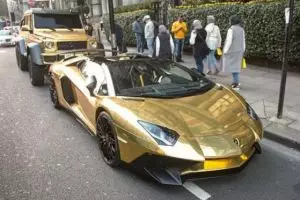 5 Mobil ini dimodifikasi memakai emas, harganya bikin melongo