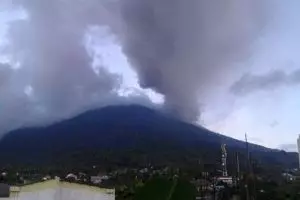 Kembali meletus, ini 5 erupsi Gunung Gamalama dalam 4 tahun terakhir