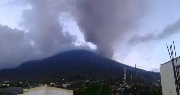 Kembali meletus, ini 5 erupsi Gunung Gamalama dalam 4 tahun terakhir