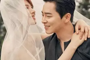 5 Tahun pacaran, aktor Korea Jo Jung-suk resmi menikah dengan Gummy