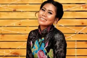 4 Potret prewedding Evi Masamba, sosok calon suami jadi sorotan