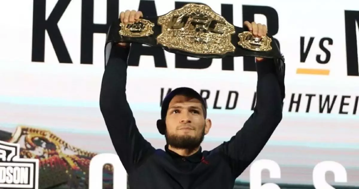 Nikah & punya 2 anak, potret wajah istri Khabib bikin publik penasaran
