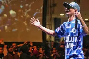 Dihukum Komdis PSSI, ini 8 momen nostalgia Yuli Sumpil pimpin Aremania