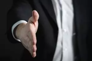 6 Cara membaca kepribadian cowok lewat tangannya, cewek wajib ngerti