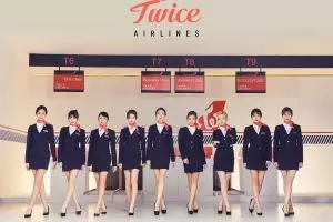 5 Potret season greeting girlband Twice, bertema maskapai penerbangan