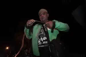 Kisah Kusnandar, si driver ojek online pembawa selang penolong