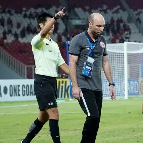 Aksinya kontroversial, ini momen pelatih Qatar U-19 'diusir' wasit