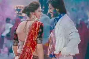 Segera menikah, ini 10 adegan mesra Ranveer Singh & Deepika di film