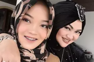 Dapat kejutan dari anak, ini 7 momen ultah Lina usai cerai dari Sule