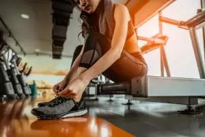 Tampil makin gaya, 5 sepatu sport kece ini tak boleh kamu lewatkan