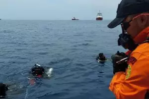 Pesawat Lion Air JT 610 jatuh, ini 10 potret proses evakuasi Basarnas