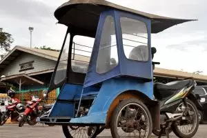 Motor sport ini dijadikan becak, jadi berasa dibonceng Valentino Rossi