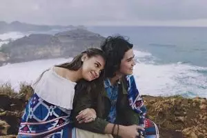 Aliando Syarif & Aurora main film bareng, ini 11 momen mesranya