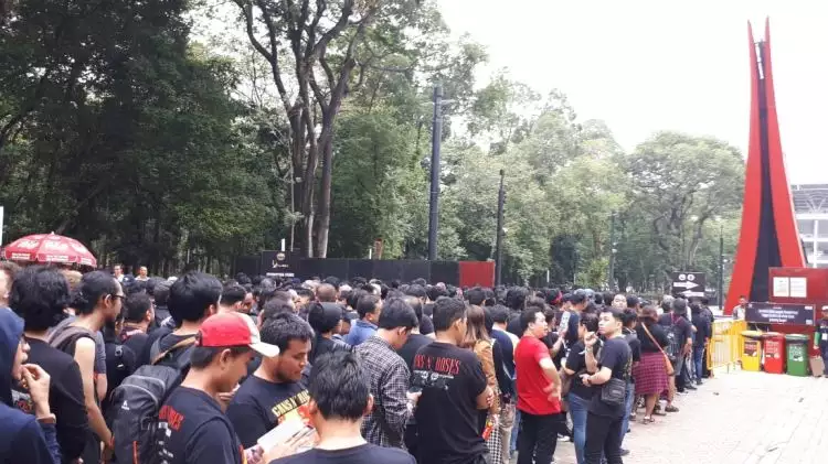 9 Foto euforia penonton menanti konser Guns N' Roses di Jakarta