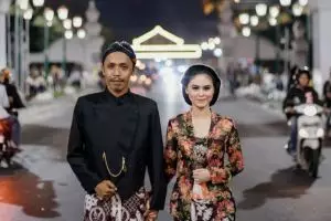 11 Potret prewedding Mas Pur 'Tukang Ojek Pengkolan' & Dwinda