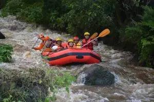 Aek Silang, arung jeram menantang yang bermuara di Danau Toba