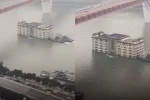 Bangunan 5 lantai ini mengambang di tengah sungai, kenapa ya?
