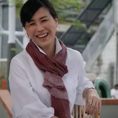 4 Potret terbaru Veronica Tan saat nonton film A Man Called Ahok