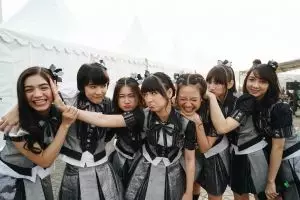 10 Potret kebersamaan Shania Junianatha & JKT48 sebelum resmi lulus