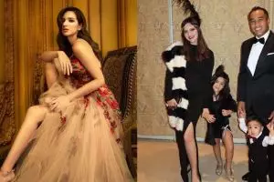 10 Gaya Nia Ramadhani kenakan busana belahan tinggi, pamer paha