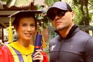7 Momen wisuda Sabrina Chairunnisa, dihadiri Deddy Corbuzier