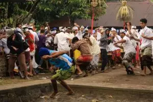 Perang Topat, tradisi unik menjaga toleransi di Lombok Barat