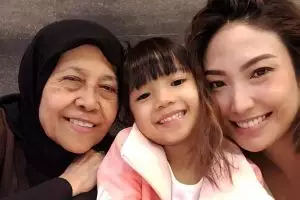 Ibunda Ayu Dewi meninggal dunia di usia 68 tahun karena sakit