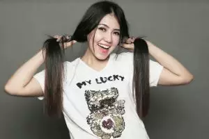 5 Reaksi Via Vallen dalam menghadapi para fans dan hater