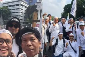 Aksi 7 seleb saat ikuti Reuni 212, ada yang sampai orasi