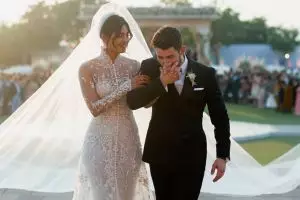 7 Momen pemberkatan Priyanka Chopra & Nick Jonas, gaunnya indah