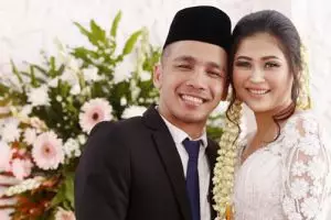 7 Seleb ini menikah lebih dari sekali sebelum usianya 30 tahun