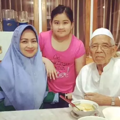 10 Momen Wali Kota Tangsel Airin Rachmi bersama keluarga