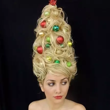 13 Kreasi rambut mirip pohon Natal ini nyentrik abis