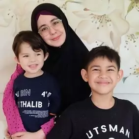 7 Seleb ini punya tiga anak di usia 20-an, termasuk Risty Tagor