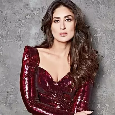 9 Foto Priyanka Chopra &amp; Kareena Kapoor, dulu musuhan kini akur