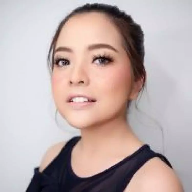 Wajah terlihat lebih gelap usai pakai foundation, ini solusinya