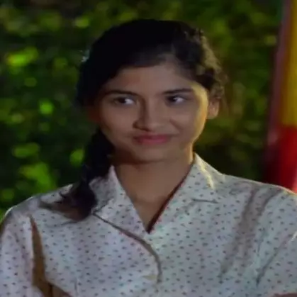 13 Potret Faye Nicole Jones perankan gadis desa, lugu banget