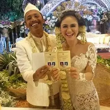 9 Momen pernikahan Mas Pur dan Dwinda Ratna, penuh kebahagiaan