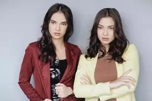 7 Adu gaya Haico dan Angela Gilsha, artis disebut parasnya mirip