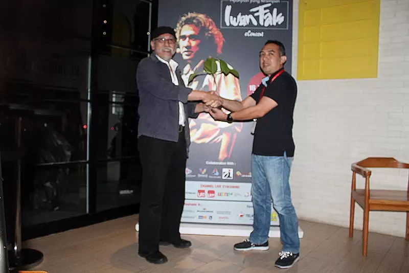 Sebelum konser, Iwan Fals selalu lakukan “ritual hijau” ini