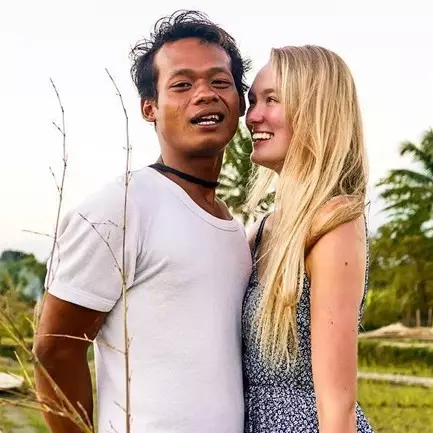 12 Potret kemesraan cowok Muntilan yang nikahi bule cantik