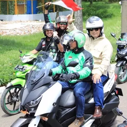 Prabowo naik ojek online, helm dan sepeda motornya jadi sorotan