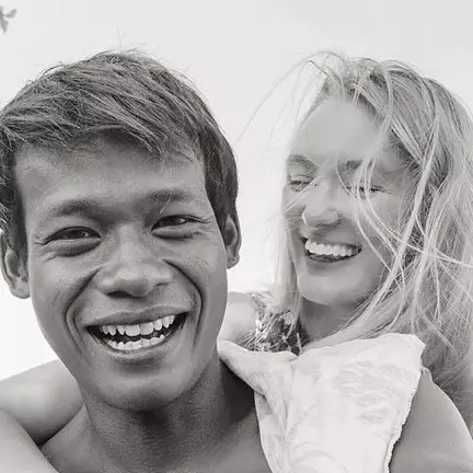 7 Ungkapan rasa sayang bule cantik yang dinikahi cowok Muntilan