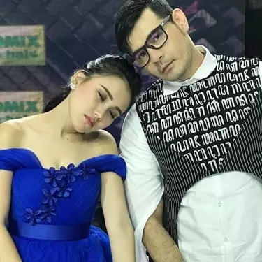 15 Potret Beniqno &amp; Ayu Ting Ting, dari mesra hingga gaya kocak
