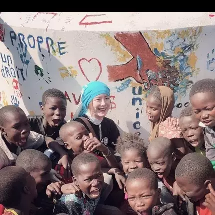 Momen 9 seleb Korea saat jadi relawan ini bukti berhati mulia