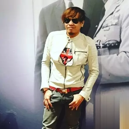 10 Potret Ian Kasela tanpa kacamata ini bikin pangling