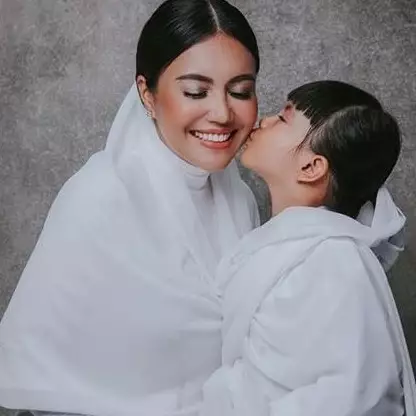 Shakira beri kartu ucapan ultah ke Denada, tulisannya so sweet