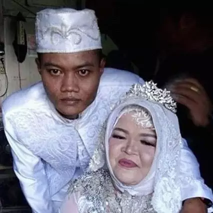 Heboh foto pengantin mirip Sule, ternyata ini faktanya