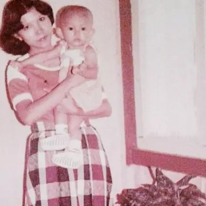 8 Postingan seleb tentang selamat hari ibu, unggah foto lawas