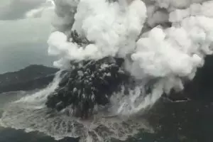8 Potret terkini aktivitas Anak Krakatau, picu tsunami Banten
